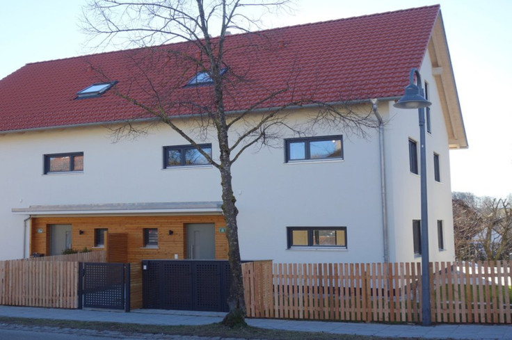 Buy Semi-detached house in Andechs - Doppelhaushälfte - Andechs, 