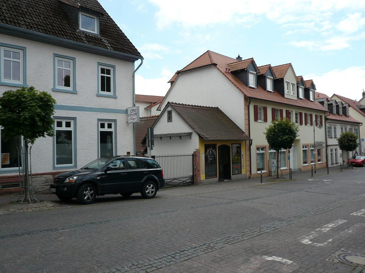 Buy Condominium in Friedrichsdorf - Fachwerk-Ensemble Friedrichsdorf, Hugenottenstraße 111 / Institut Garnier