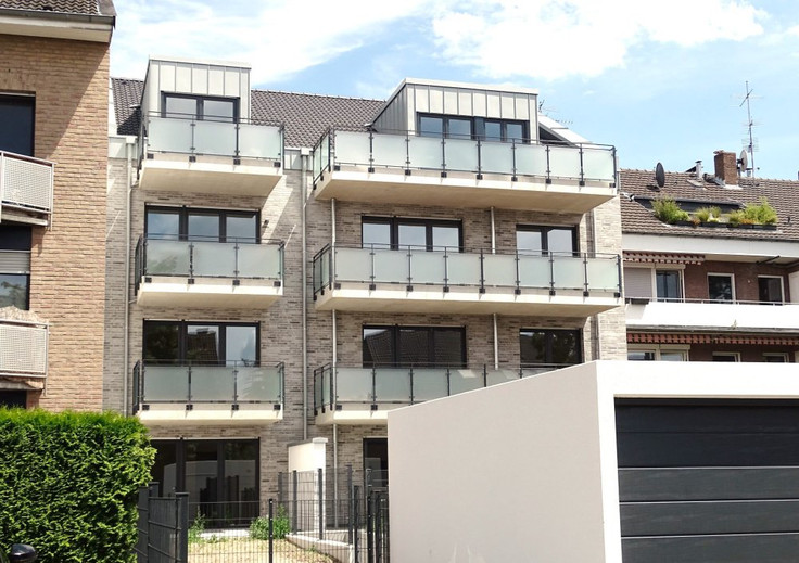 Buy Condominium in Neuss-Grimlinghausen - HIPPELANG, Bonner Straße 142