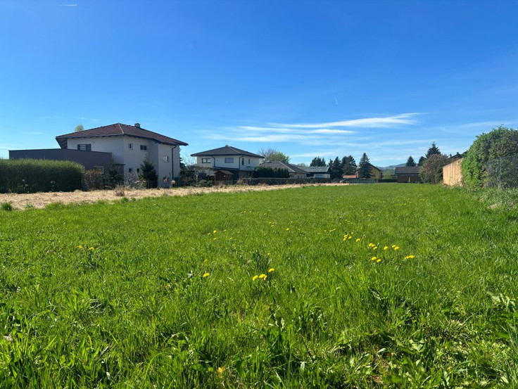 Buy Plot of land in  - Baugrundstück in Obergralla, Nelkenweg