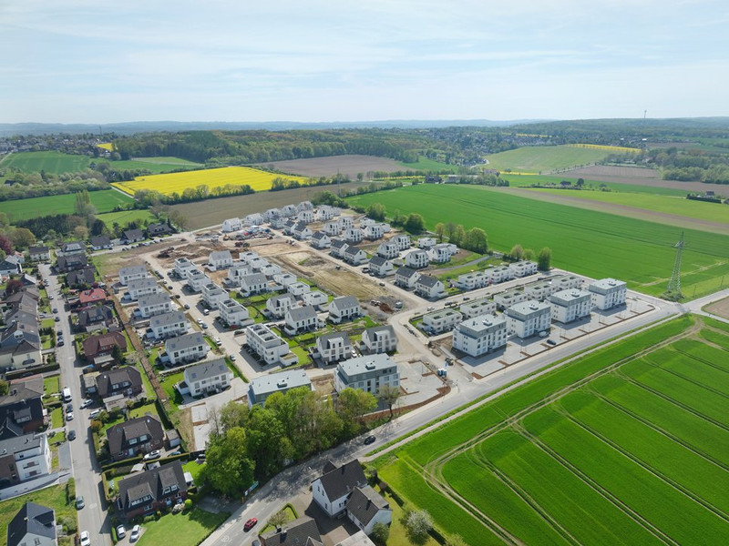 Hs 17 W145 - Doppelhaushälfte mit Garage und Stellplatz am Haus ***