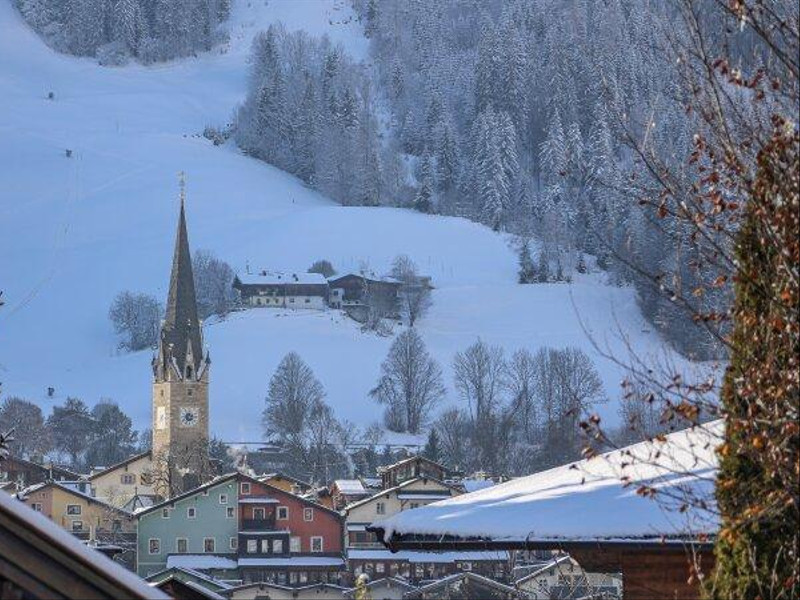 Top 1 VOLLMÖBLIERT & BEZUGSFERTIG mit Blick auf den Hahnenkamm