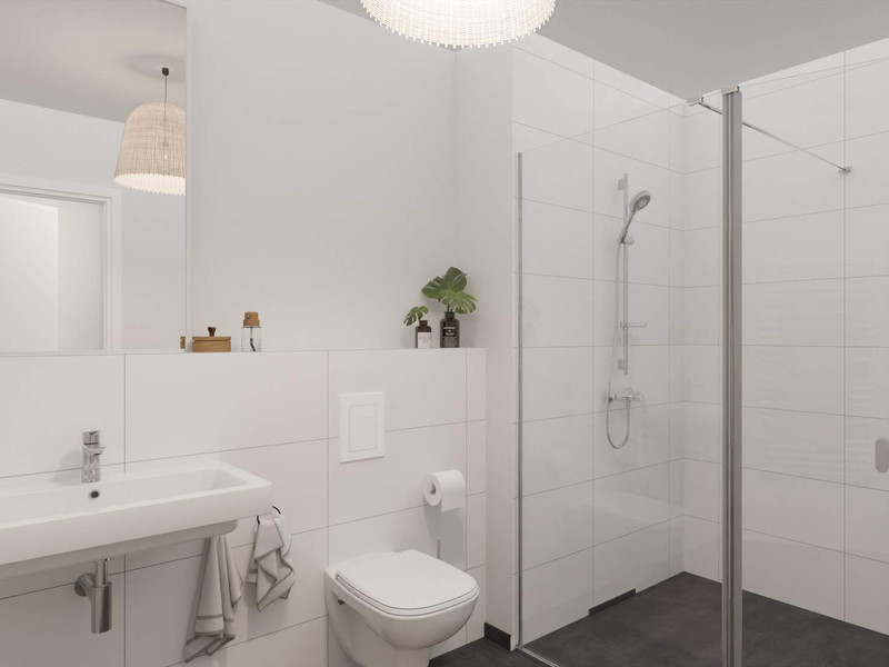 Modern gefliestes Badezimmer mit bodengleicher Dusche